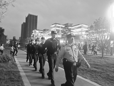 <br>          ■民辅警在辖区巡逻<br><br>        