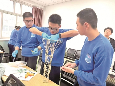 <br>          ■工程技术类高中组抗震模型设计赛现场<br><br>        