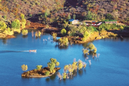 <br>          扫描二维码一起探索好吃好看好玩的保定<br><br>        