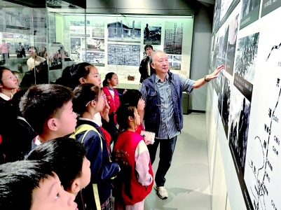 <br>          ■邯郸市世纪路小学学生参观“纪念中国人民抗日战争暨世界反法西斯战争胜利80周年”主题展览<br><br>        
