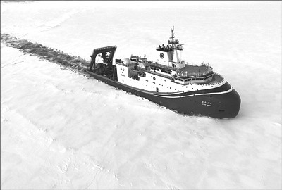 <br>          ■“探索三号”在北极密集冰区破冰航行<br><br>        
