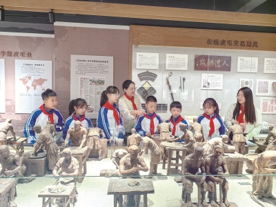 <br>          ■队员们在辛集名花皮毛文化博物馆开展主题研学活动<br><br>        