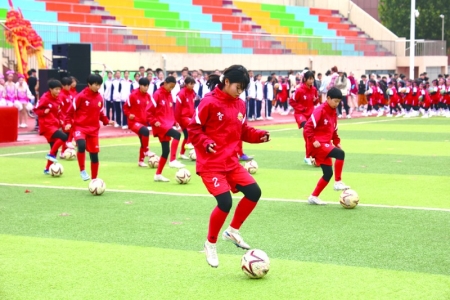 <br>          ■学生表演节目 ■供图/沧州市教育局<br><br>        