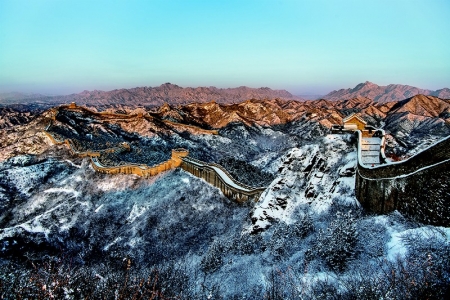 <br>          ■周万来拍摄的《雪秀金山卧巨龙》<br><br>        