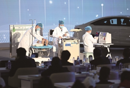 <br>          ■总决赛舞台上，金华职业技术大学参赛代表队展示了“家门口的守护：糖尿病并发症的社区精准防治”项目<br><br>        