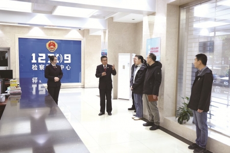 <br>          ■媒体代表在12309检察服务中心参观<br><br>        