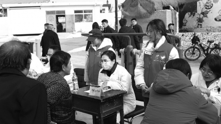 <br>          ■秦皇岛市第一医院专家为村民义诊<br><br>        