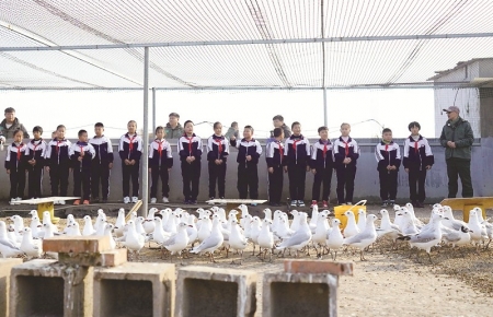 <br>          ■放飞现场 ■供图/赵翠婷<br><br>        