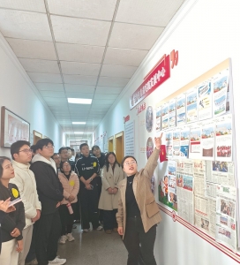 <br>          ■团省委各部室（单位）向青年朋友介绍共青团工作<br><br>        