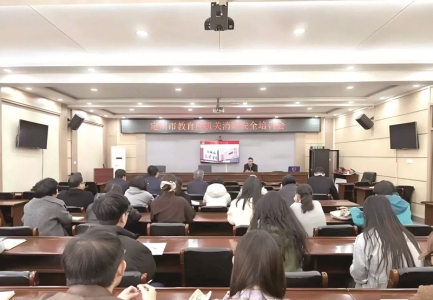 <br>          ■培训会现场 ■图片来源/定州教育微信公众号<br><br>        