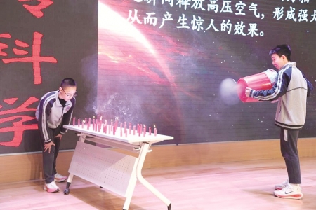 <br>          ■科学实验展示 ■供图/杨悦梅<br><br>        