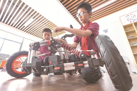 <br>          ■常州星河实验小学的学生在学习创想智造课程 ■供图/新华社<br><br>        
