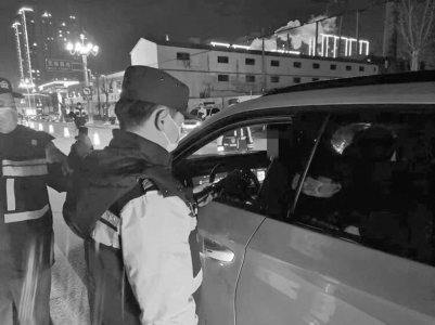 <br>          ■民警在整治酒醉驾违法行为<br><br>        
