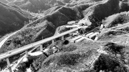 <br>          ■雄忻高铁河北段阜平隧道进口<br><br>        