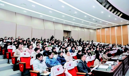 <br>          ■参会人员认真听会<br><br>        