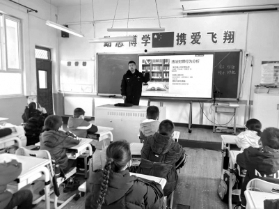 <br>          ■民警在讲解反诈知识<br><br>        