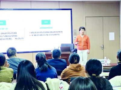<br>          ■耿文锦在做科普讲座<br><br>        
