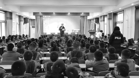 <br>          ■无极民警走进辖区实验小学开展交通安全知识宣传<br><br>        