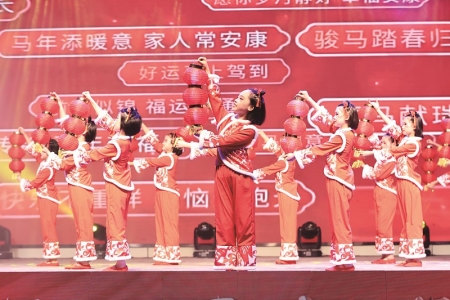 <br>          ■<br>欢快热闹的开场舞<br><br>        