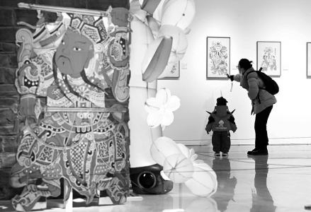 <br>          ■1月2日，游客在河北省石家庄市美术馆参观新年主题年画展 ■供图/新华社<br><br>        