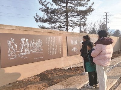<br>          ■市民在东垣溯源文化景点游览<br><br>        