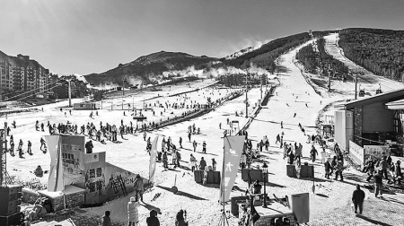 <br>          ■崇礼太舞滑雪小镇 ■摄/河北经济日报记者熊睿琦<br><br>        