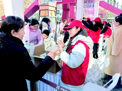 <br>          ■志愿者用热情服务传递“邯郸温度”<br><br>        