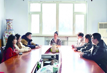 <br>          ■座谈会现场 ■供图/共青团辛集市委<br><br>        