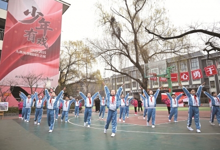 <br>          ■西安市后宰门小学的孩子们在《少年有戏》校园实景剧中表演节目 ■供图/新华社<br><br>        