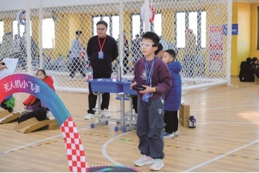 <br>          ■参赛选手沉着操作 ■供图/共青团廊坊市委<br><br>        