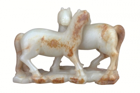 <br>          ▲圆雕青玉双马（清）<br><br>        