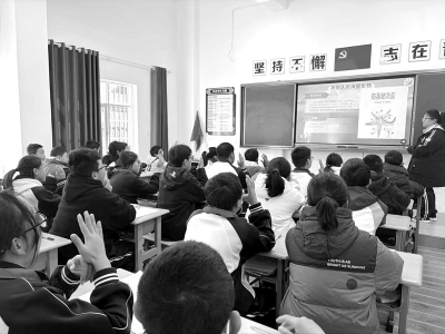 <br>          ■学生们积极举手发言 ■供图/唐山师范学院海洋学院<br><br>        