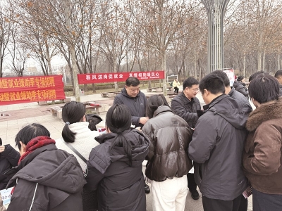 <br>          ■司法人员正在招聘会上进行法治宣传<br><br>        