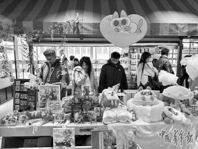 <br>          上海百联ZX创趣场内，年轻人在挑选心仪的“谷子”<br><br>        