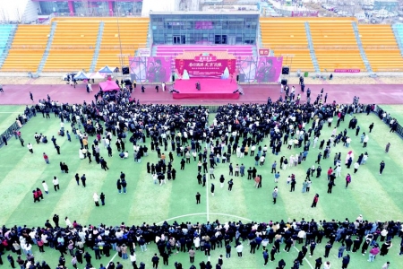 <br>          ■本次活动吸引了近5000人参与 ■供图/共青团衡水市委<br><br>        