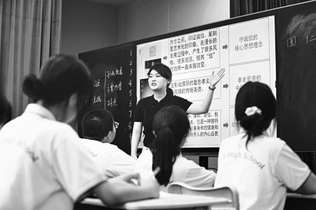 <br>          ■京津冀思政课一体化研修活动中，一位石家庄思政教师进行现场授课<br><br>        