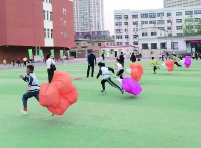 <br>          ■保定市前卫路小学的学生在参加运动会<br><br>        