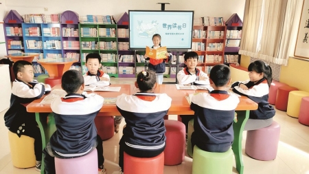 <br>          ■<br>学生参加学校举办的世界读书日活动<br><br>        