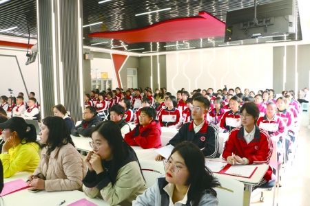 <br>          ■参会师生 ■图片来源/石家庄教育发布微信公众号<br><br>        