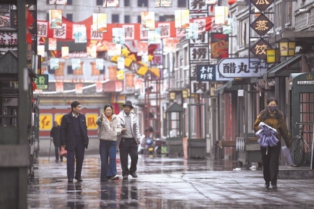 <br>          ■游客在山西省昔阳县“那年昔阳”民俗街区游玩 ■摄/石家庄日报记者张晓峰<br><br>        