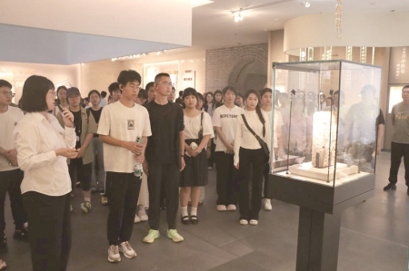 <br>          ■返乡大学生在山海关中国长城博物馆参观<br><br>        
