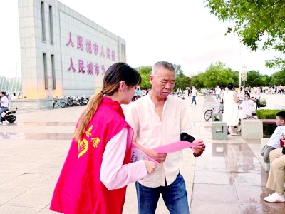 <br> ■青龙满族自治县青年志愿者向老年人做反诈宣传<br><br>
