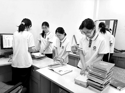 <br>          ■石家庄市第一中学学生走进市图书馆，参与图书整理志愿活动<br><br>        