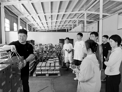 <br>          ■创业青年代表、大学生在企业研学<br><br>        