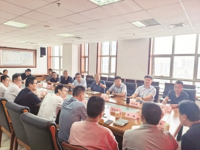 <br> ■参会人员认真听会<br><br>