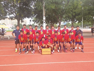 <br>          ■石家庄市第四十八中学足球队夺冠后合影<br><br>        