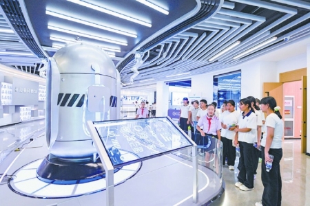 <br> ■图为学生们在石家庄市井陉县科技馆参观<br><br>