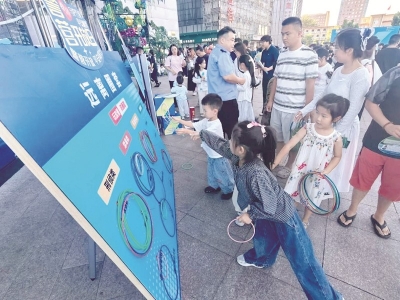 <br>          ■互动闯关体验区域，小朋友们踊跃参与 ■供图/廊坊市公安局<br><br>        