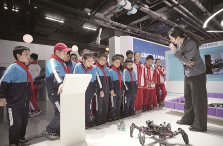 <br>          ■学生认真听讲解<br><br>        